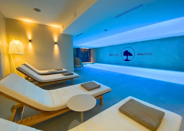 Brit Hotel Piscine & Spa - Fougeres